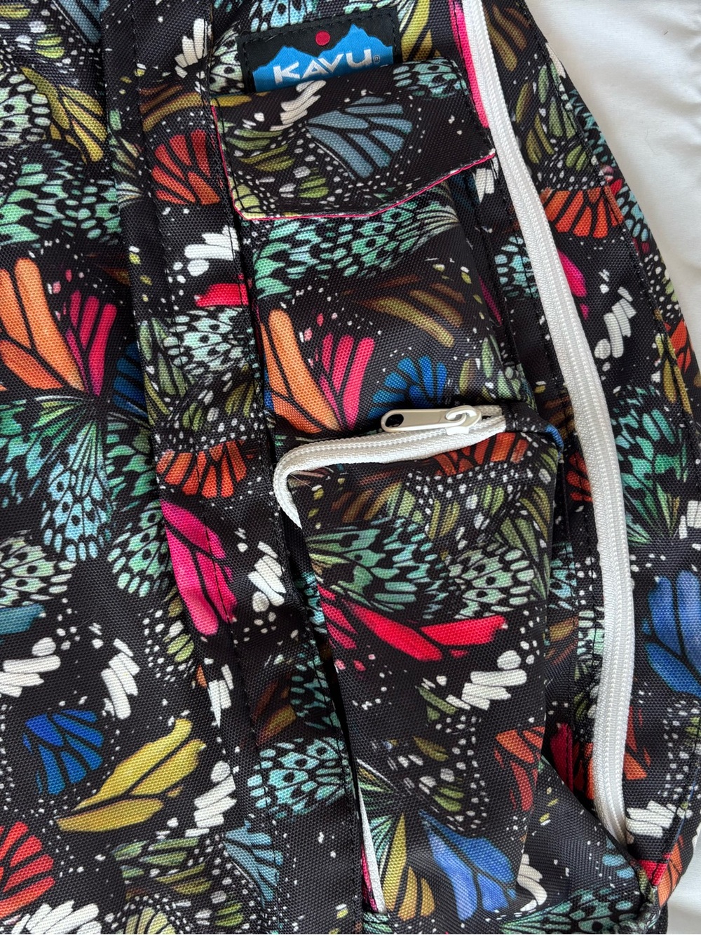 KAVU Rope Sling Bag Butterfly Print Crossbody Sling Backpack Multicolor Black - Picture 4 of 4